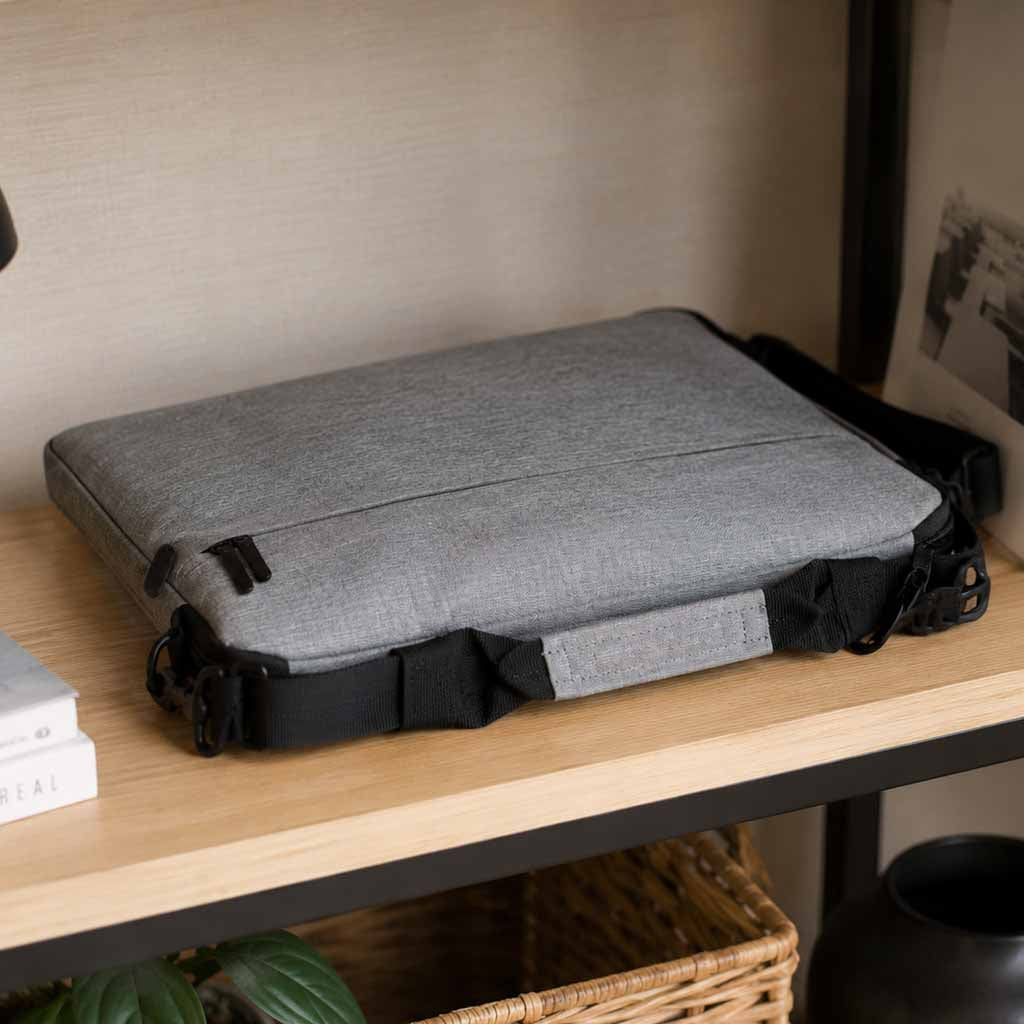 Elegancka torba na laptopa 15,6 cala szara z paskiem na ramię i uchwytami