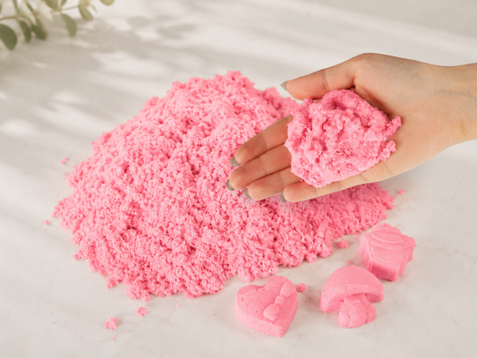Piasek sensoryczny dla dzieci różowy 1 kg w woreczku