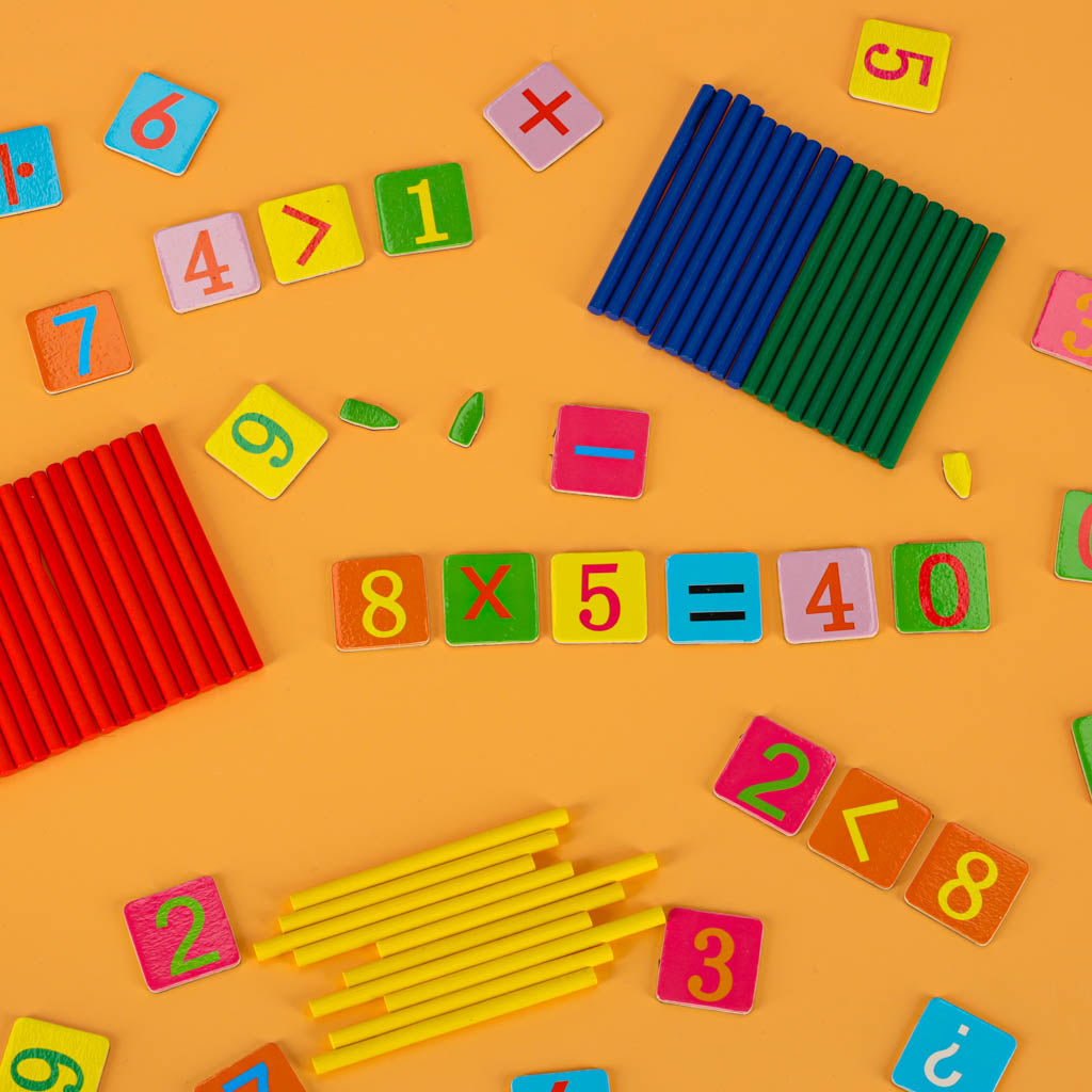 Edukacyjny zestaw do nauki zegara i podstaw matematyki dla dzieci 3+ w metalowym pudełku